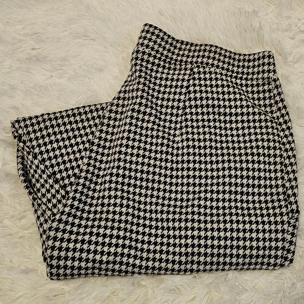 H&M Women's Black and White Houndstooth Pull On Size M Straight Leg Pants